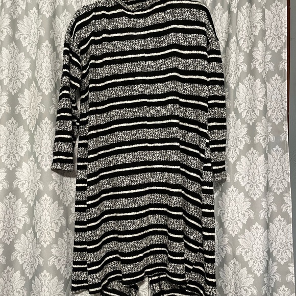 Cute striped sweater - Picture 8 of 9